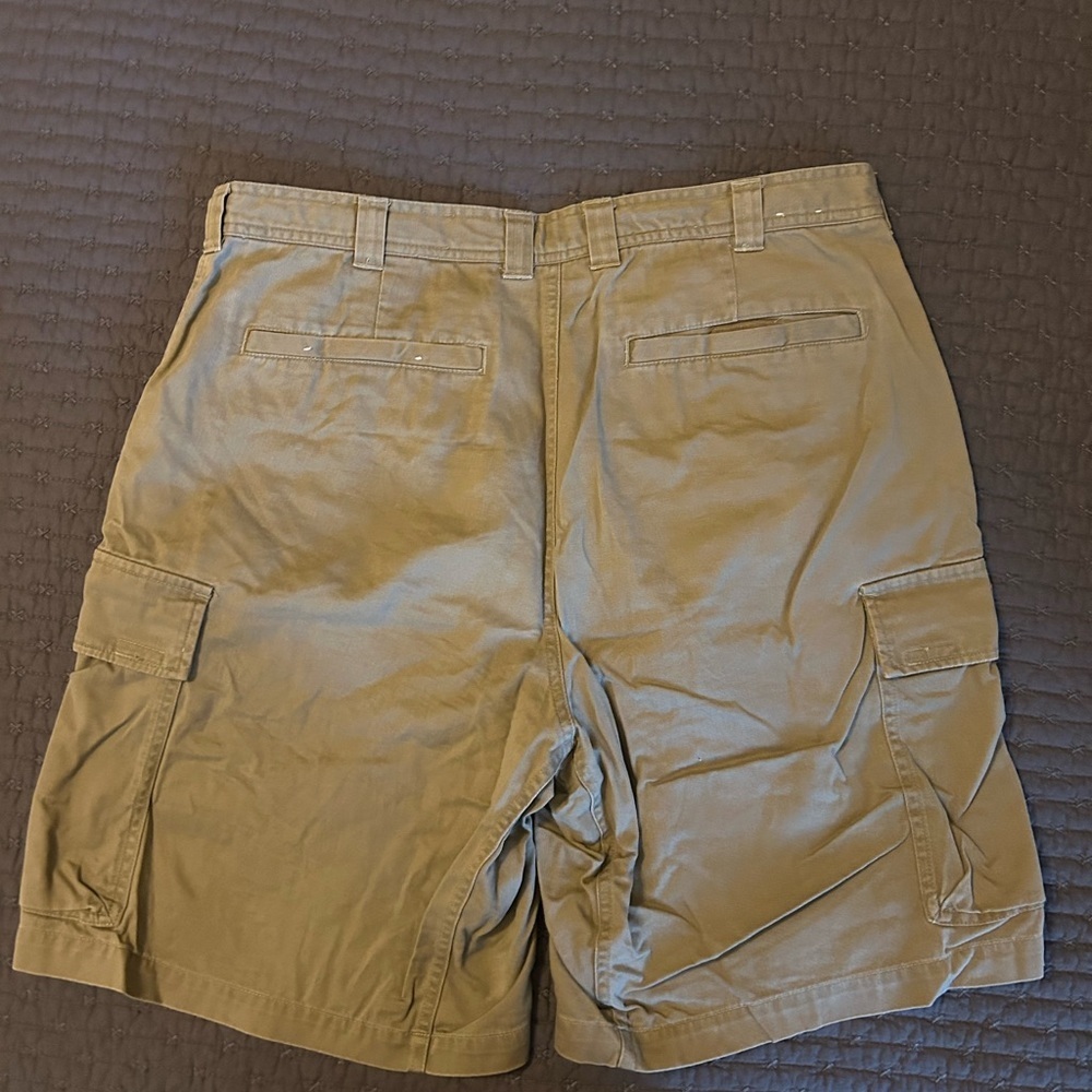 Columbia Men's Greenish Gray Cargo Shorts. Sz 36 - Picture 2 of 7